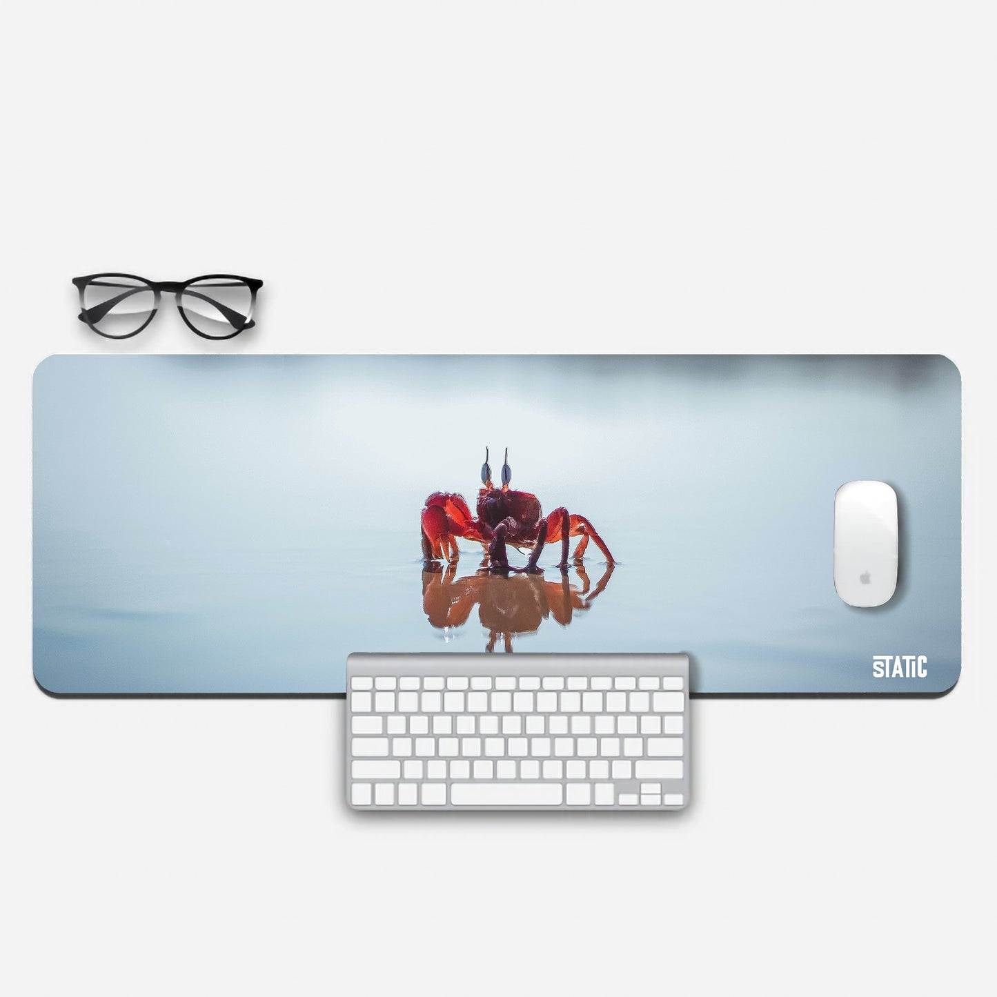 lone christmas island crab Aesthetic Extended Mouse Pad