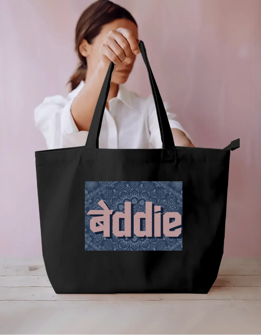 Baddie everyday tote bag Everyday Large Tote Bag by @ravikaxo