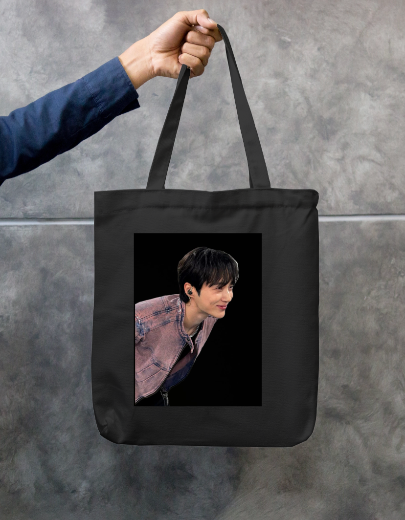 lovely runner Zipper Tote Bag by @dolly125_