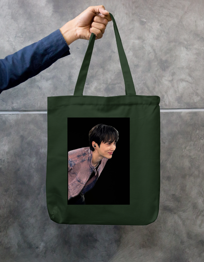 lovely runner Zipper Tote Bag by @dolly125_