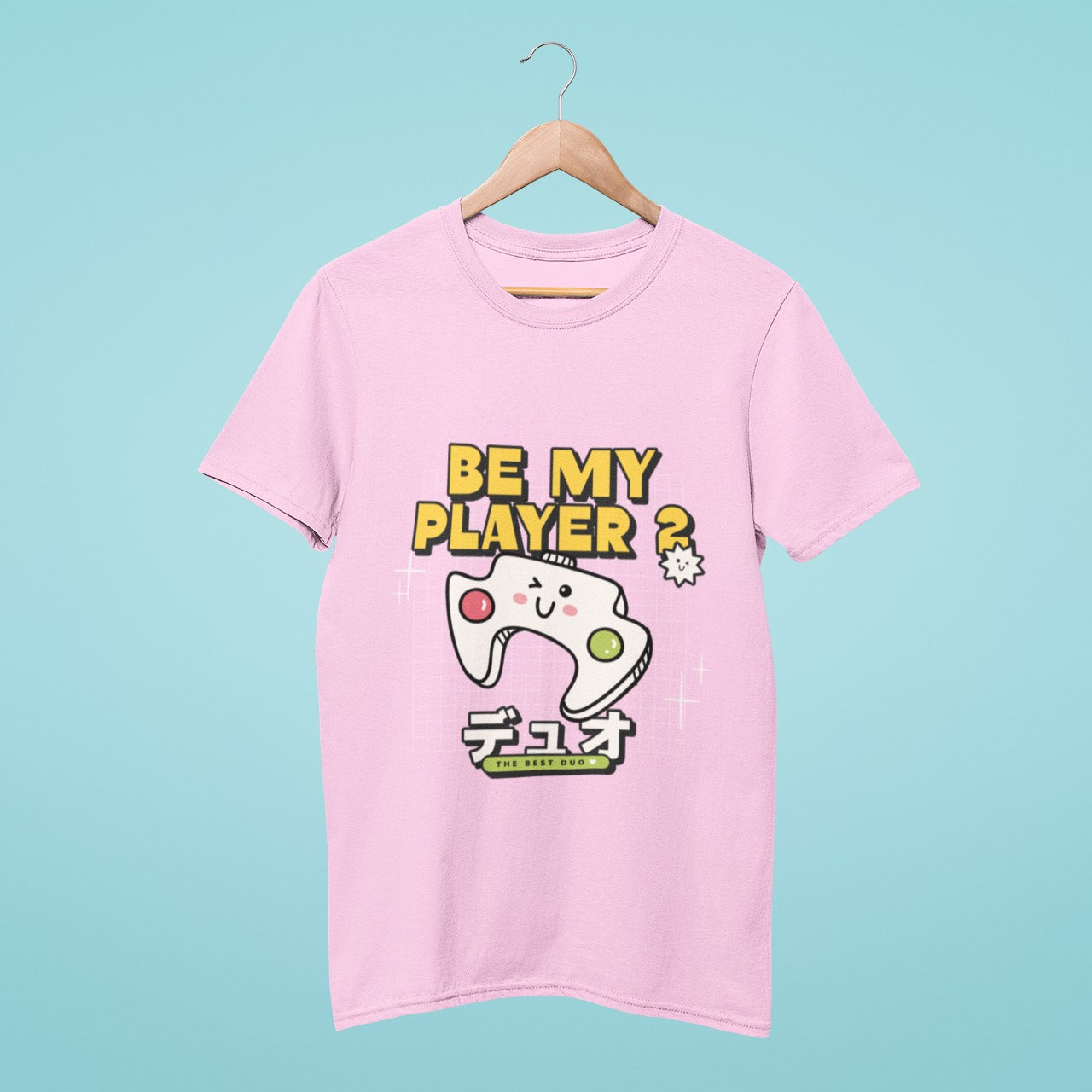 This pink t-shirt is the perfect way to find your Player 2! With a cute winking joystick and the Japanese word for duo, it's clear that you're looking for a gaming partner. The slogan "Be my Player 2" adds a playful touch, and the small text "The Best Duo" reinforces the message.